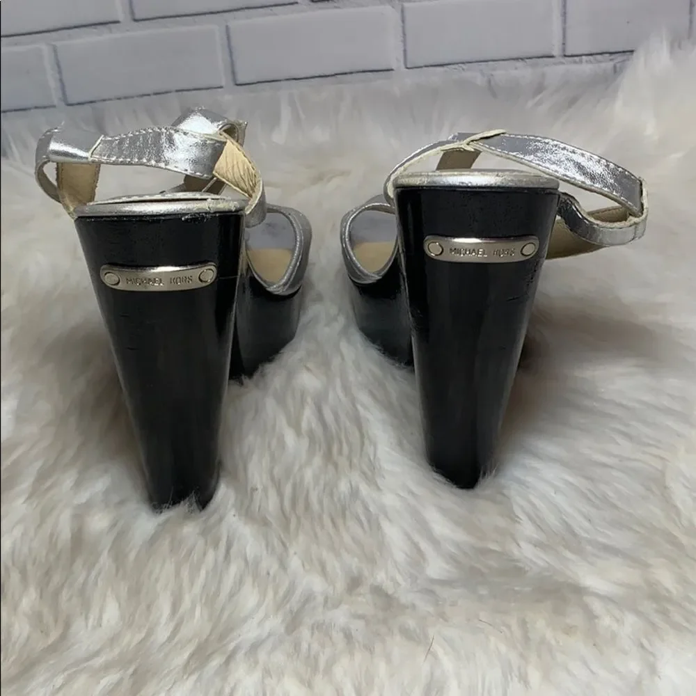 Michael Michael Kors Silver Leather Sandals Sz 6.5‎